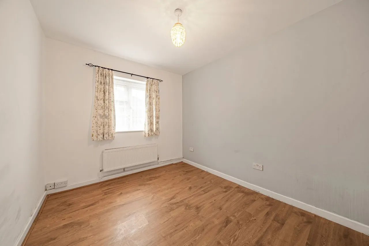 Meadow Road, Ashford, TW15, photo 12