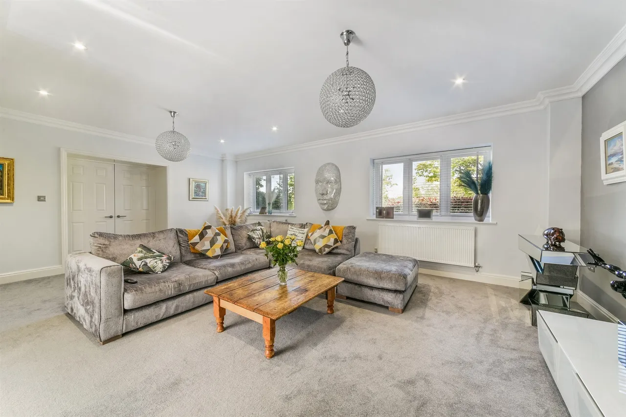4 bed house for sale — Pilgrims Way, South Croydon