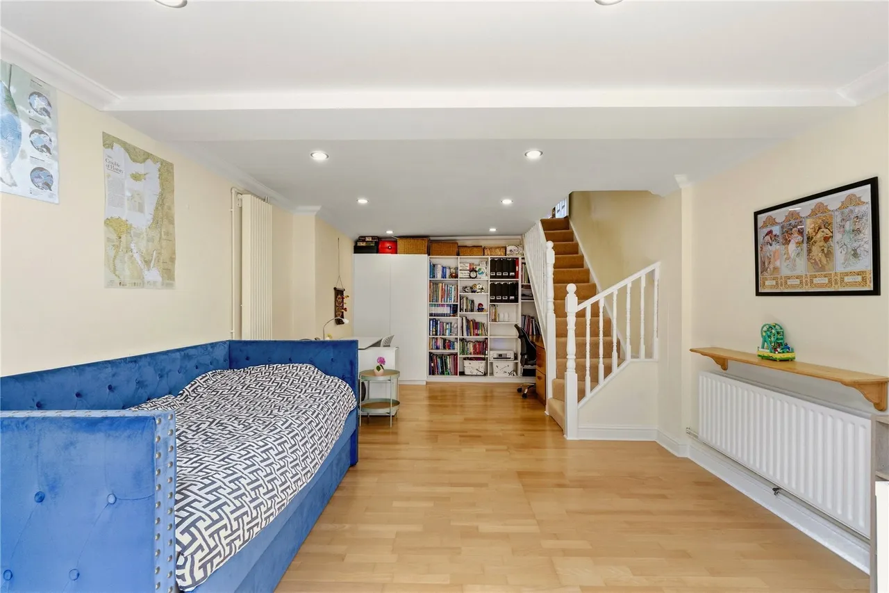 Webb's Road, London, SW11, photo 9