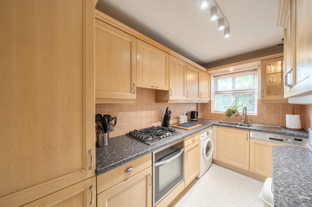 Green Lane, Northwood, HA6, photo 6