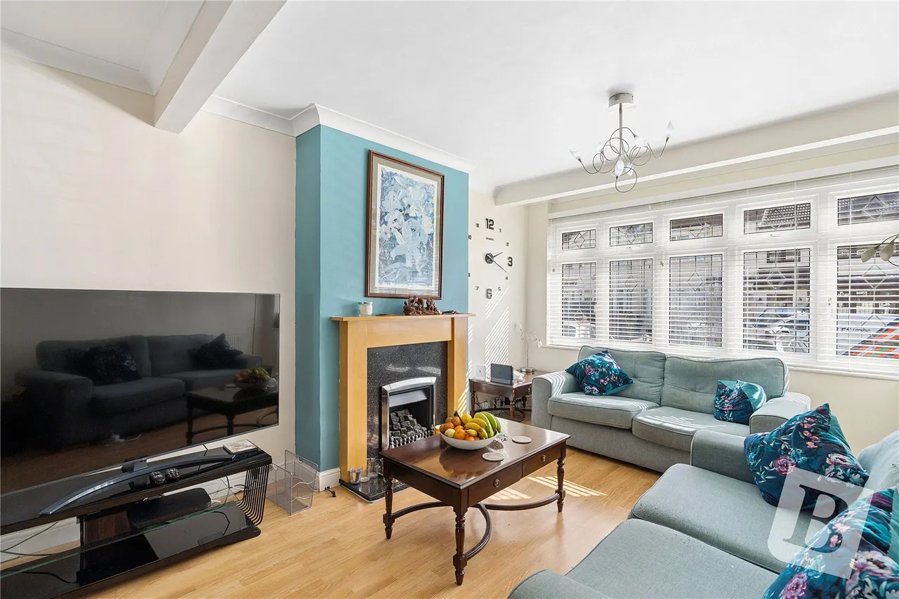 Barton Avenue, Rush Green, RM7, photo 2