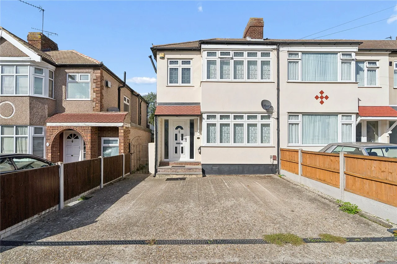 3 bed house for sale, Barton Avenue, Rush Green, RM7