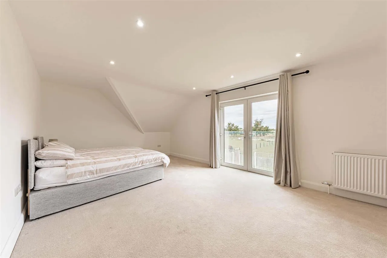 Manston Manor, Manston, Ramsgate, Kent, CT12 5DA, photo 18