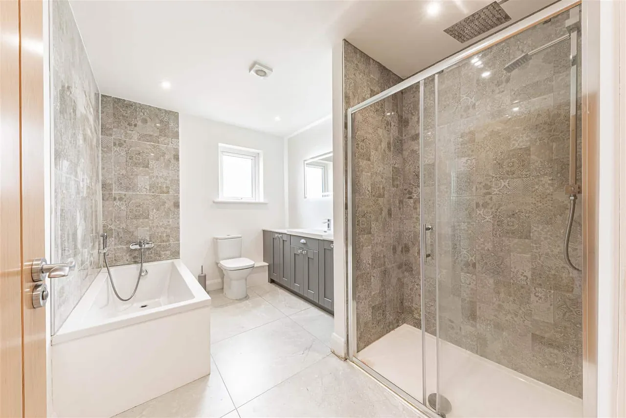 Manston Manor, Manston, Ramsgate, Kent, CT12 5DA, photo 17