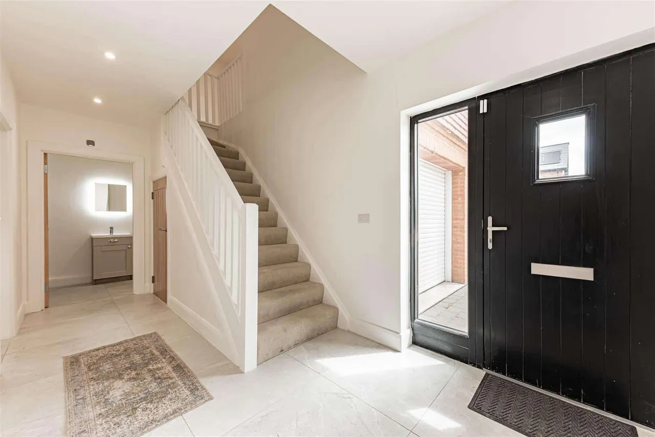 Manston Manor, Manston, Ramsgate, Kent, CT12 5DA, photo 8
