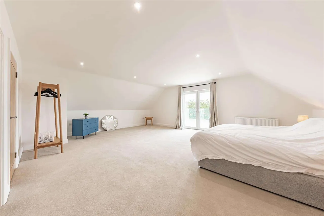 Manston Manor, Manston, Ramsgate, Kent, CT12 5DA, photo 13
