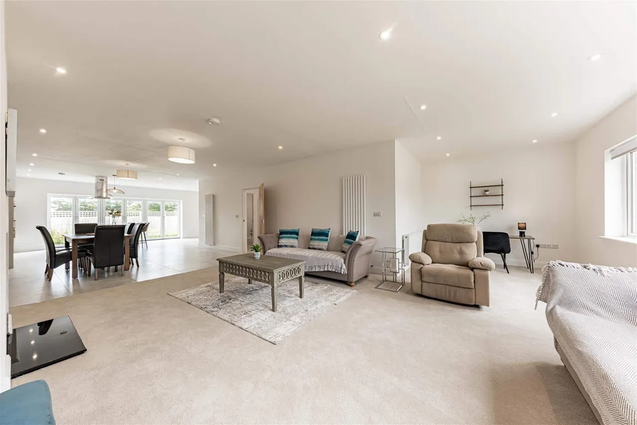 Manston Manor, Manston, Ramsgate, Kent, CT12 5DA, photo 27