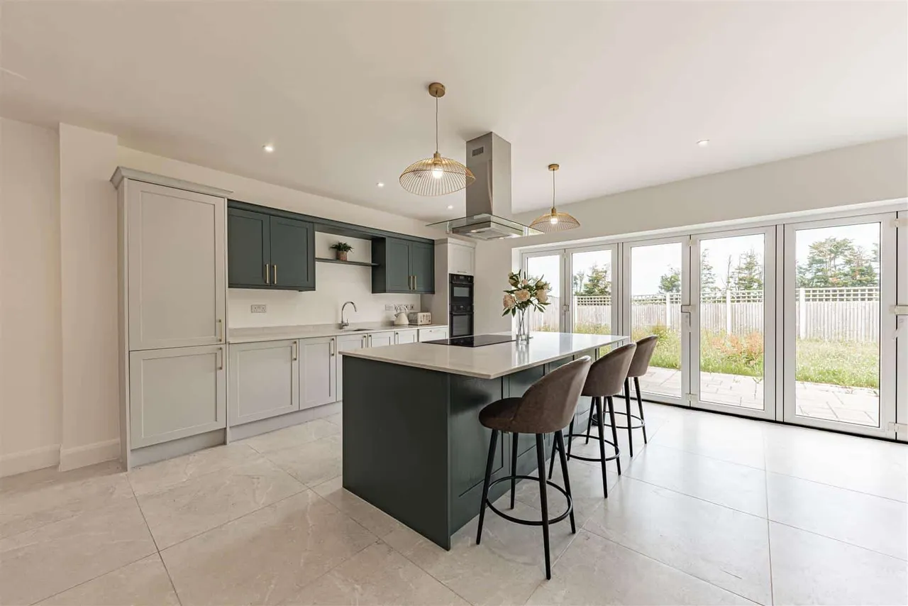 Manston Manor, Manston, Ramsgate, Kent, CT12 5DA, photo 24