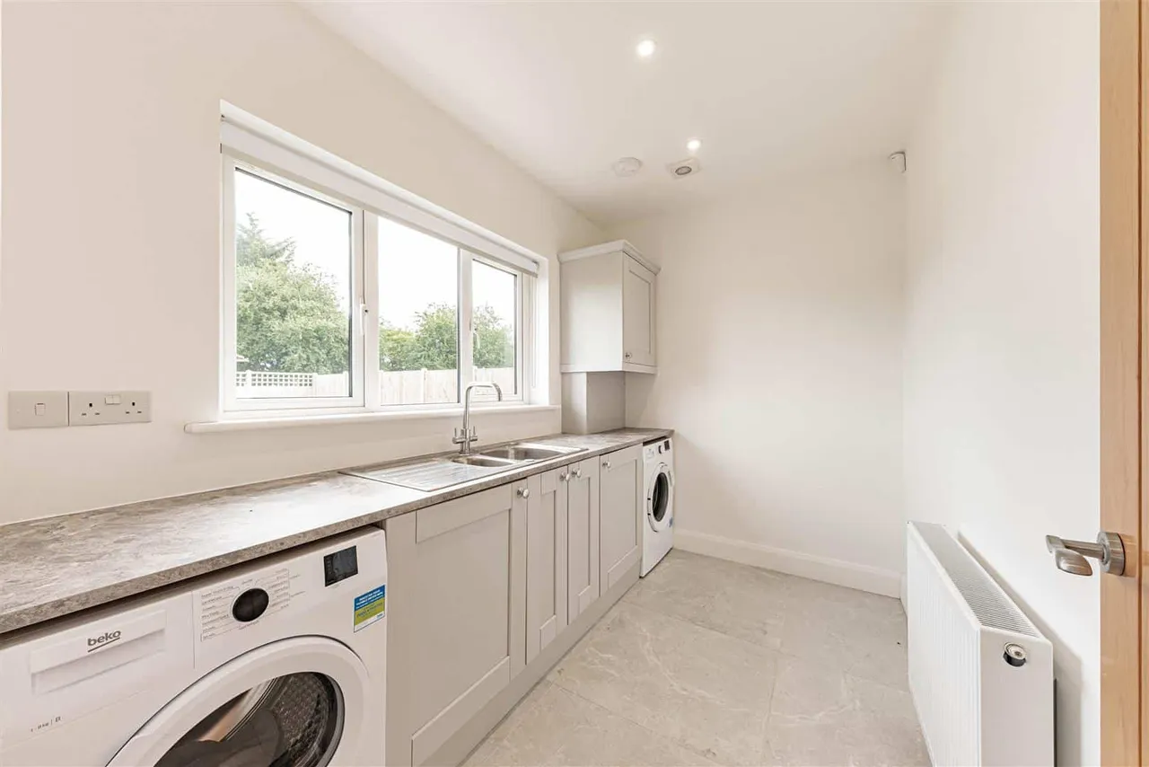 Manston Manor, Manston, Ramsgate, Kent, CT12 5DA, photo 7