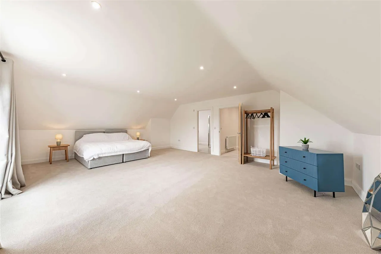 Manston Manor, Manston, Ramsgate, Kent, CT12 5DA, photo 9