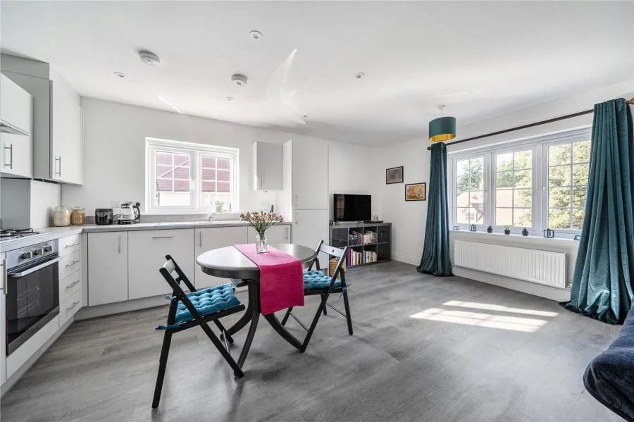 Merrileas Drive, Oxshott, KT22, photo 5