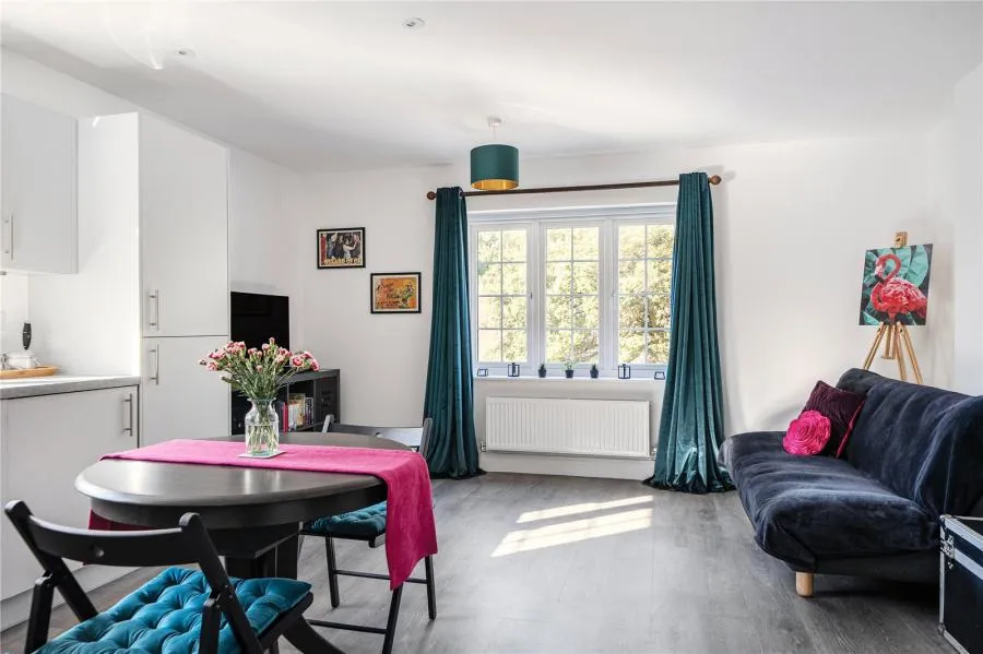 Merrileas Drive, Oxshott, KT22, photo 6