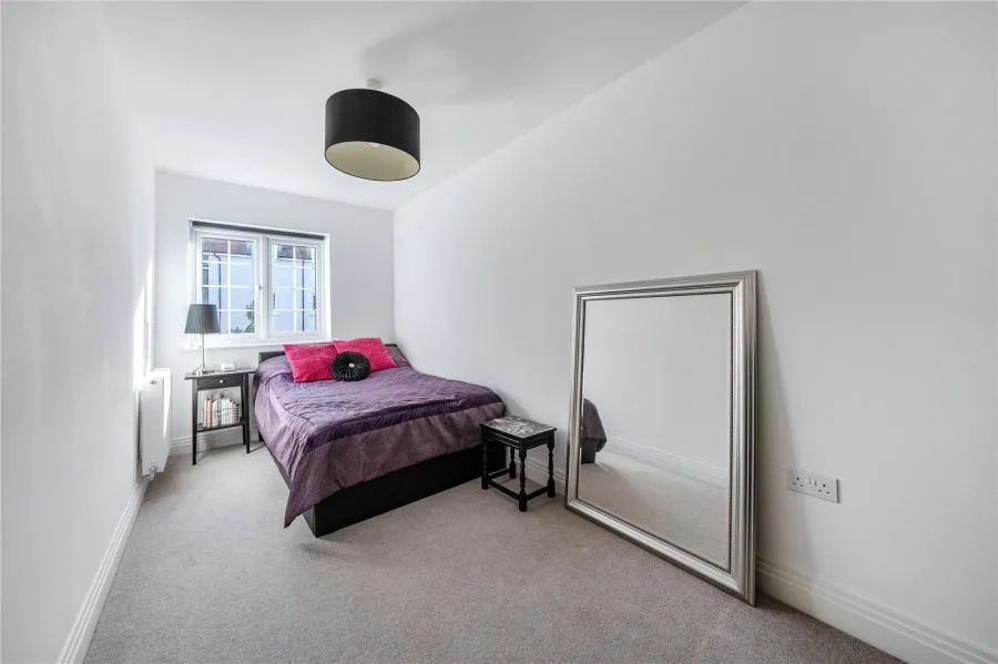 Merrileas Drive, Oxshott, KT22, photo 10