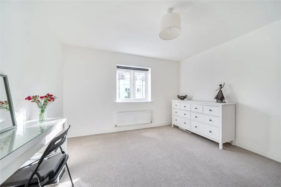 Merrileas Drive, Oxshott, KT22, photo 9