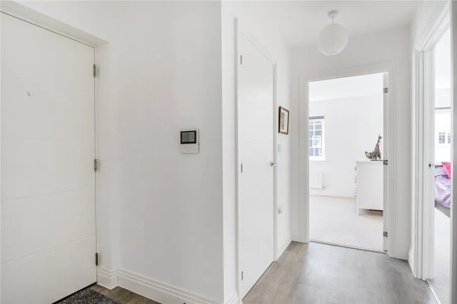 Merrileas Drive, Oxshott, KT22, photo 7