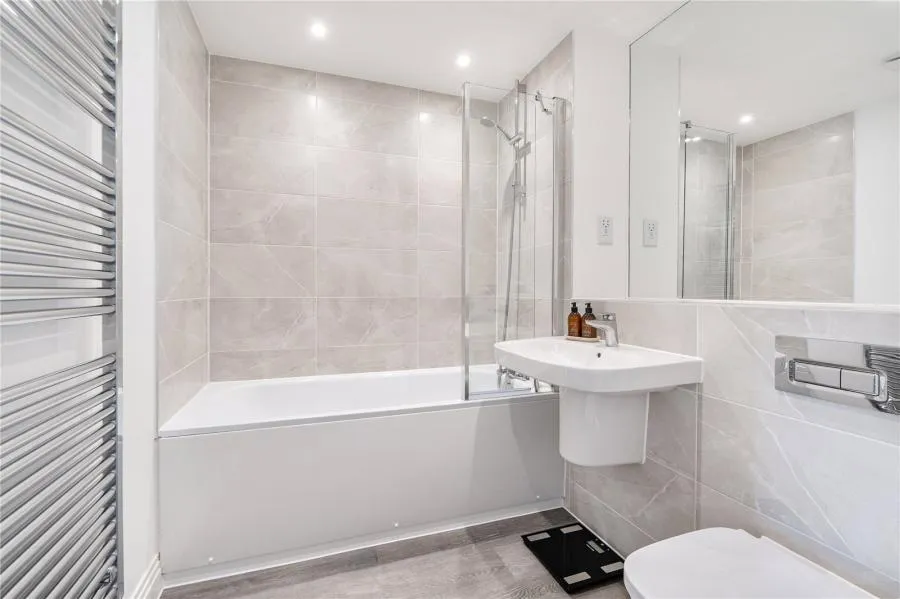 Merrileas Drive, Oxshott, KT22, photo 8