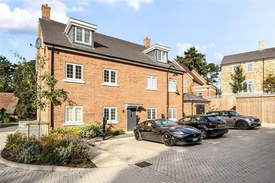 Merrileas Drive, Oxshott, KT22, photo 2