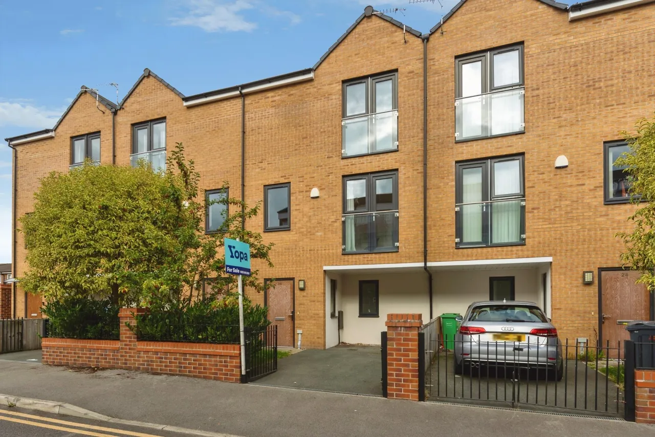 3 bed house for sale, Skerry Close, Manchester, M13