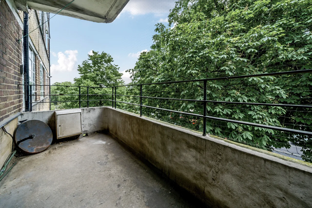 115 Dumbarton Court, Brixton Hill, London, photo 4