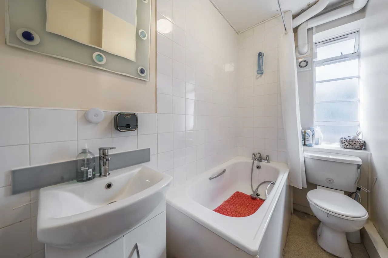 115 Dumbarton Court, Brixton Hill, London, photo 5
