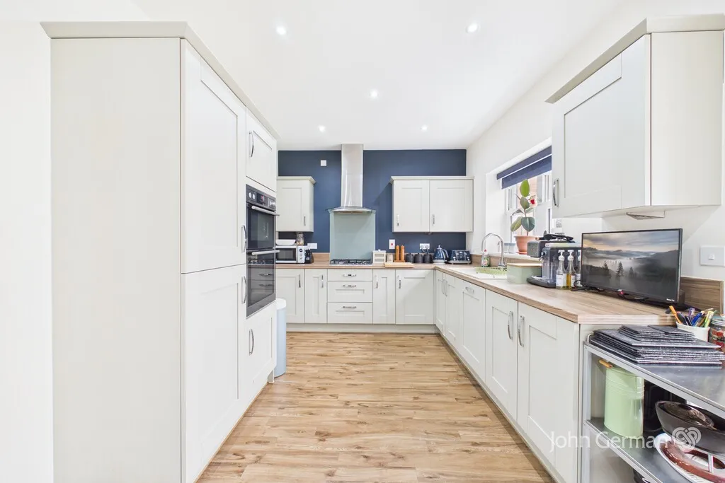 Primrose Drive, Tutbury, photo 2