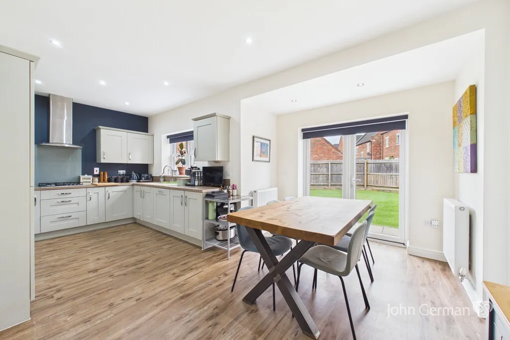 Primrose Drive, Tutbury, photo 10