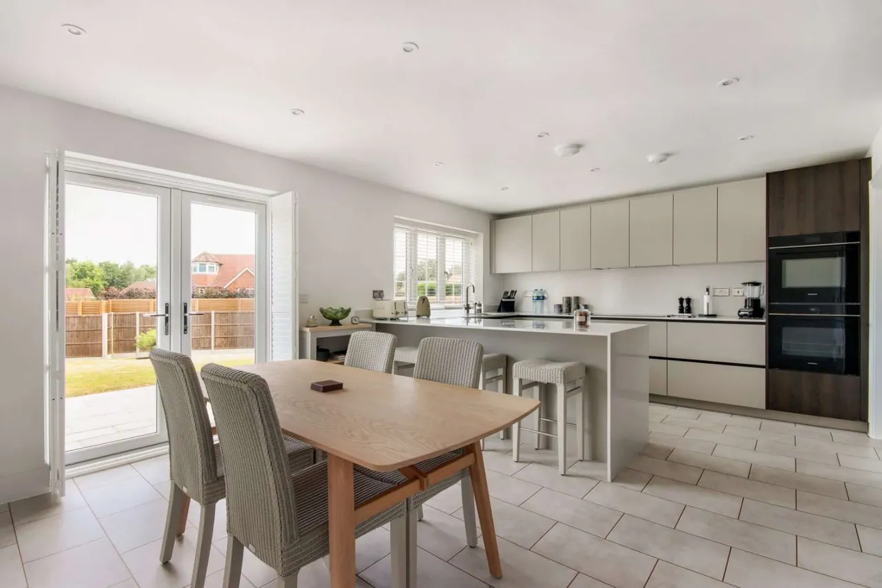Chapel Garden Close, West Malling, Kent, ME19 4PF, photo 3