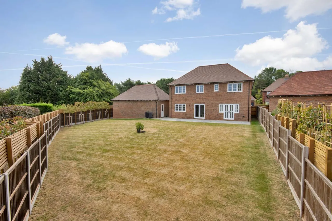 Chapel Garden Close, West Malling, Kent, ME19 4PF, photo 4