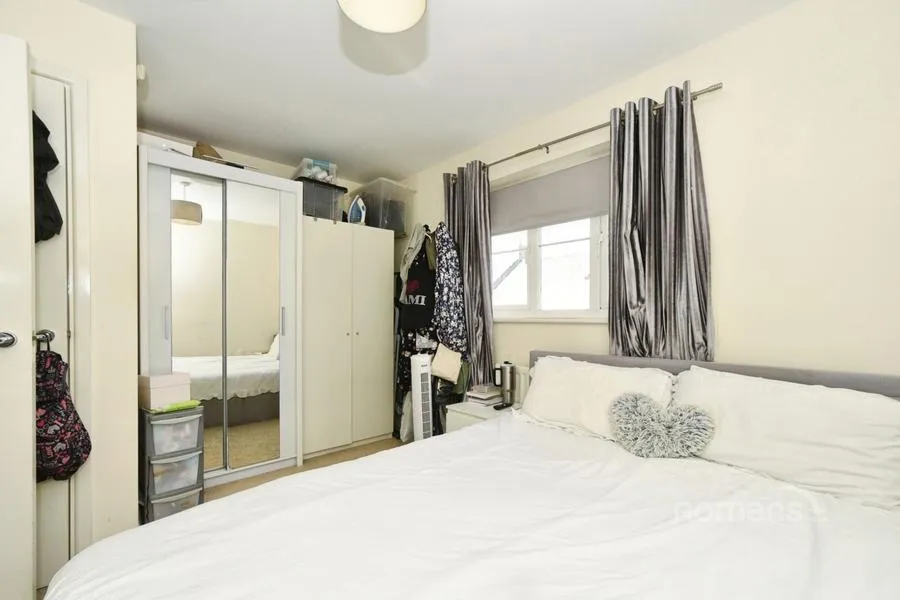 Hayburn Road, Redhouse, SN25, photo 5