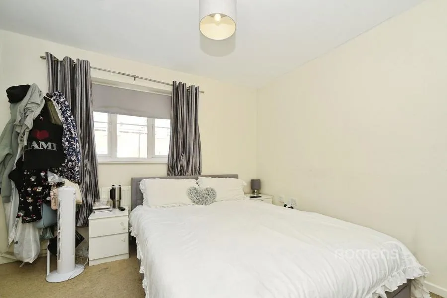 Hayburn Road, Redhouse, SN25, photo 6