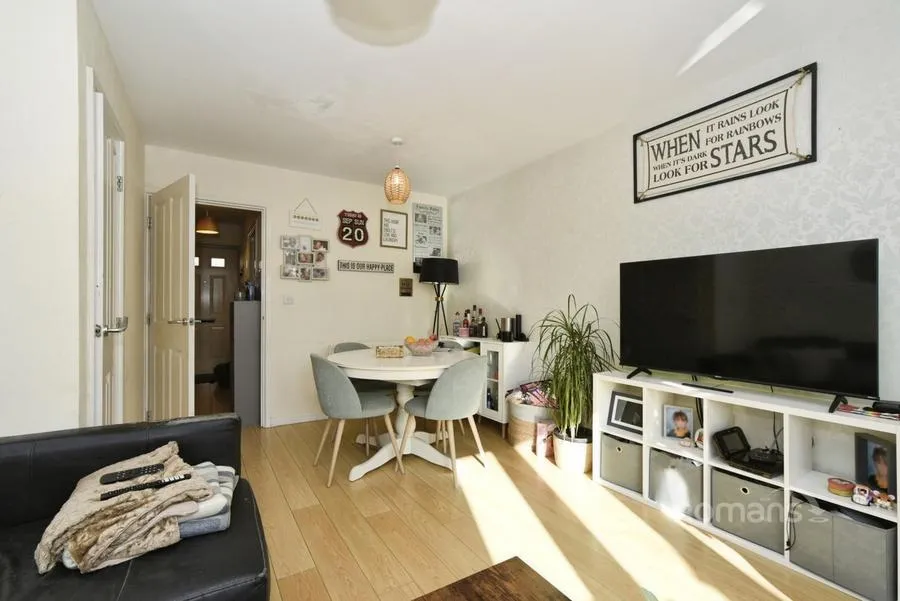 Hayburn Road, Redhouse, SN25, photo 4