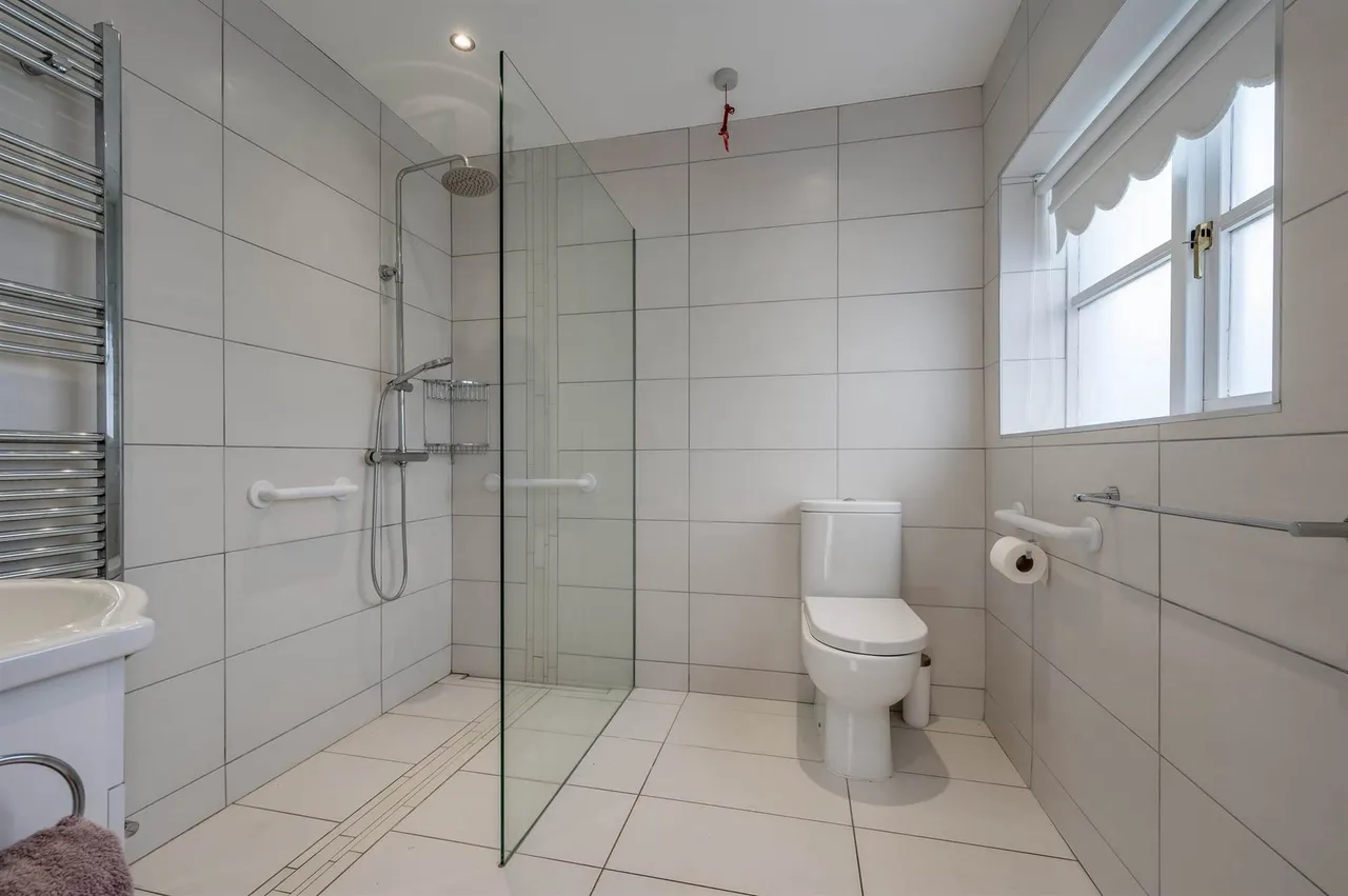 Upper Malone Road, Belfast, BT17, photo 13