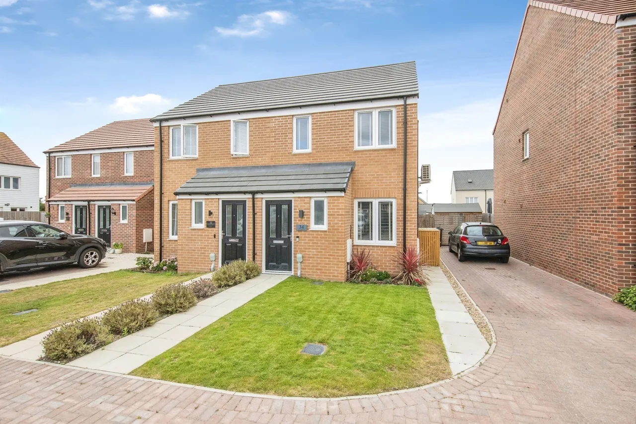 2 bed house for sale, Tellin Way, Clacton-On-Sea, CO16