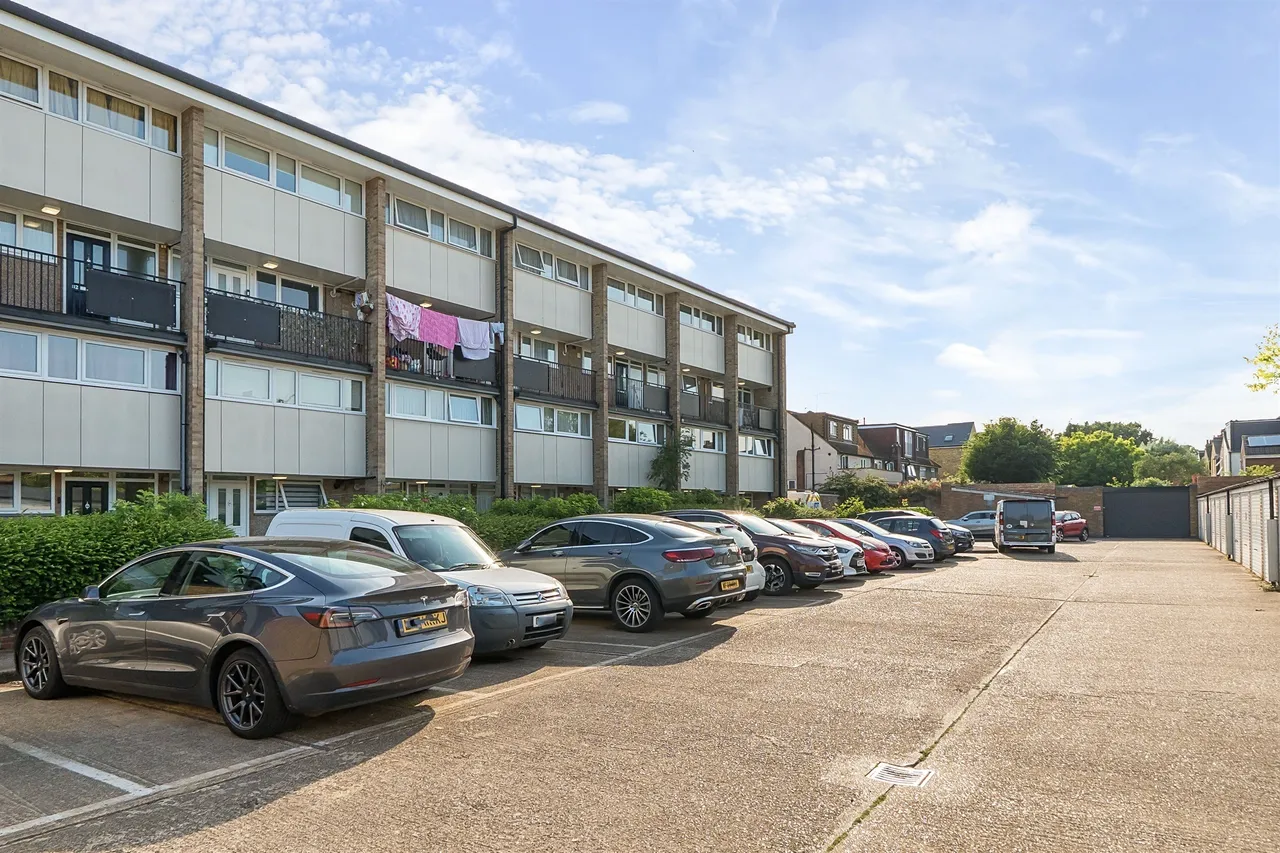 Parsonage Lane, Enfield, photo 9