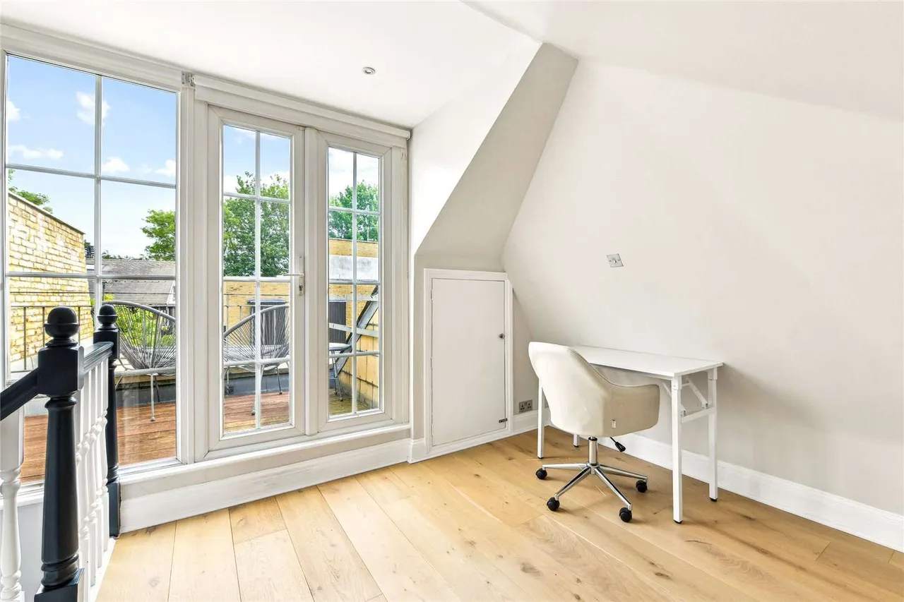 Rowena Crescent, London, SW11, photo 5
