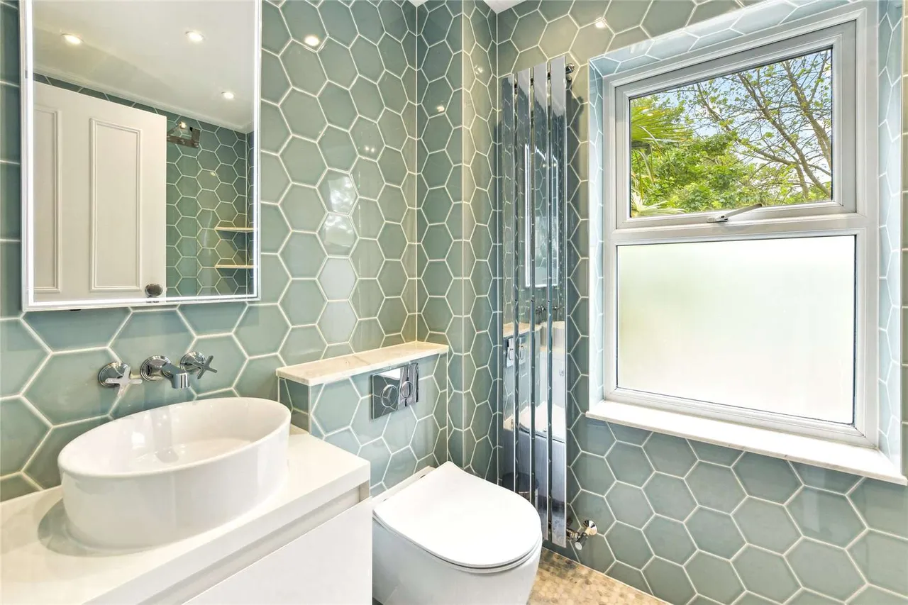 Rowena Crescent, London, SW11, photo 11