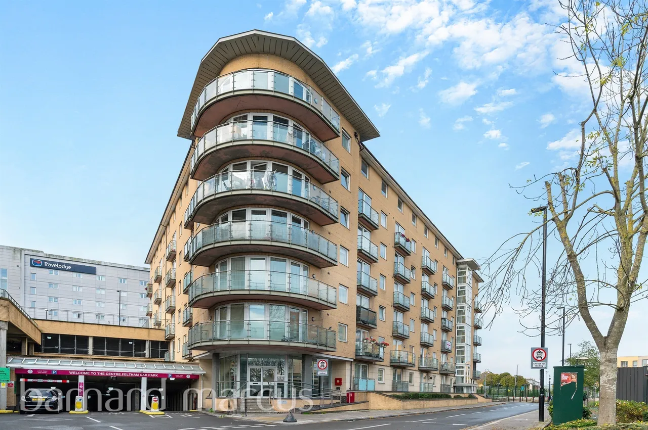 2 bed flat for sale — Bedfont Lane, Feltham