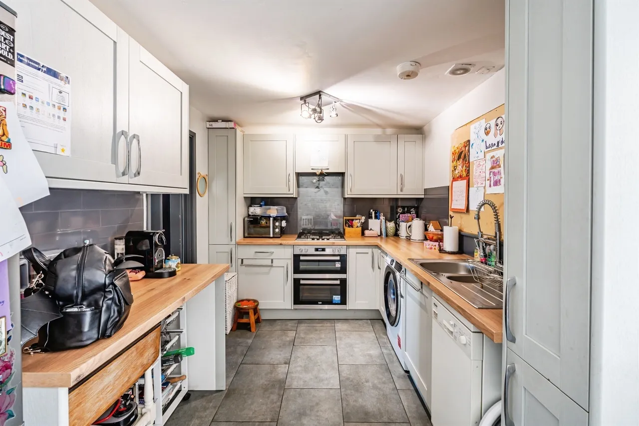 Saxby Close, Eastbourne, photo 3