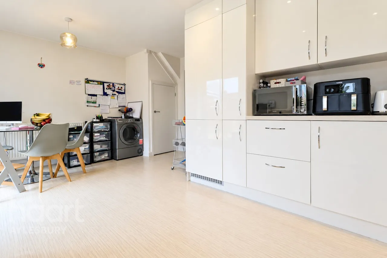 Darcy Close, Aylesbury, HP18, photo 4