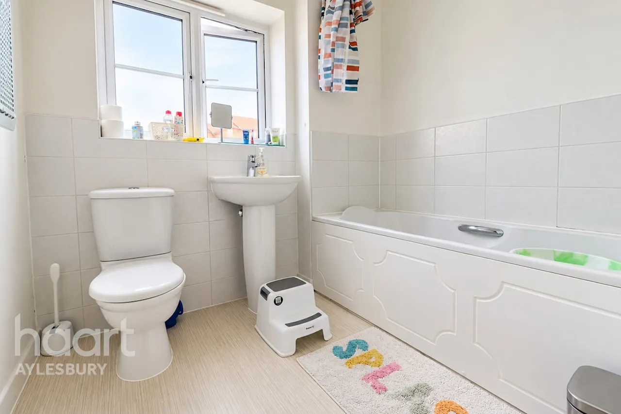 Darcy Close, Aylesbury, HP18, photo 15