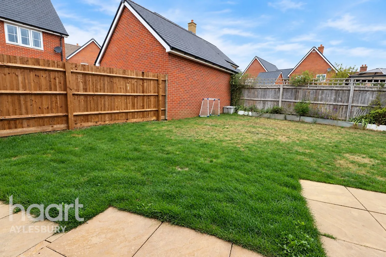 Darcy Close, Aylesbury, HP18, photo 18