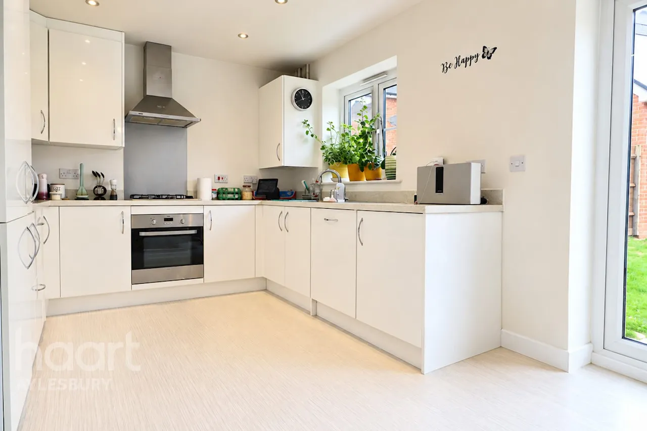 Darcy Close, Aylesbury, HP18, photo 2