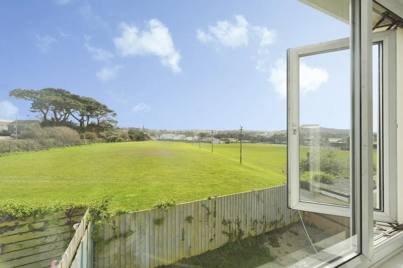 Strawberry Close, Redruth, TR15, photo 6