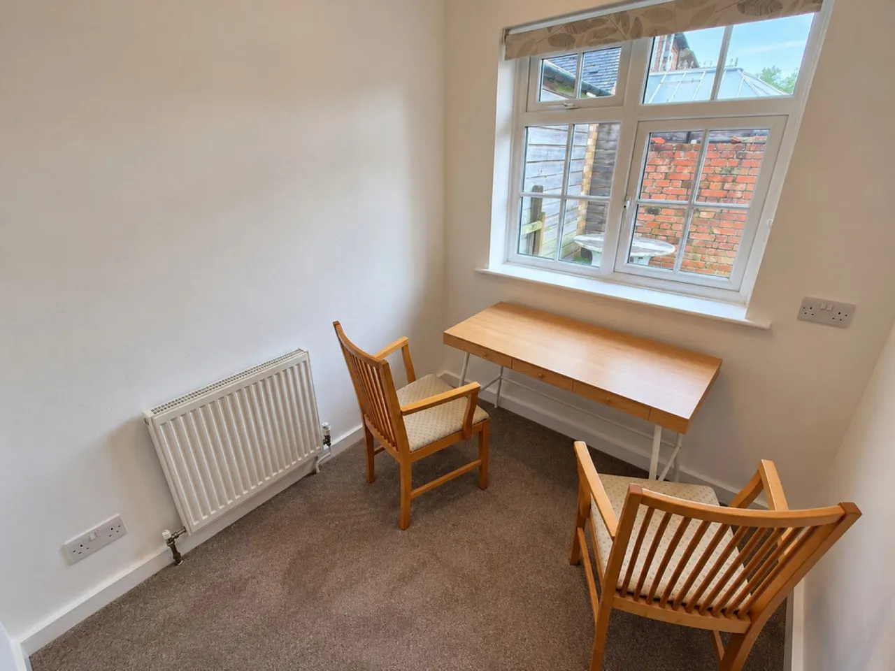 Newnham Green, RG27, photo 9