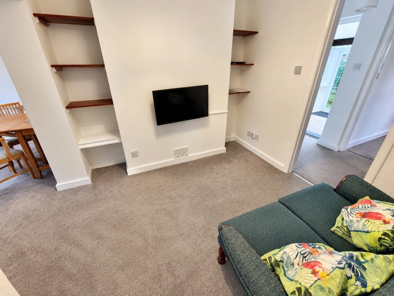 Newnham Green, RG27, photo 8