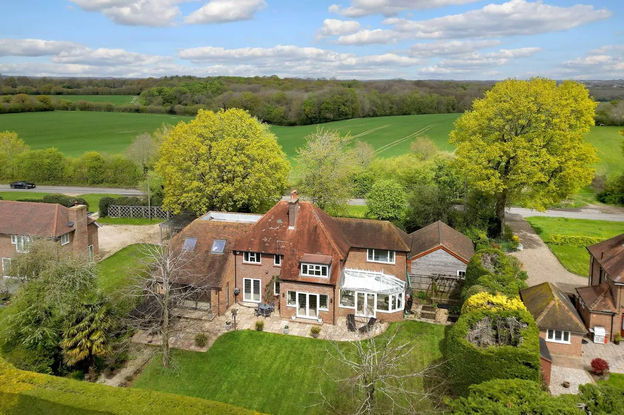 Weedon Hill, Hyde Heath, photo 26