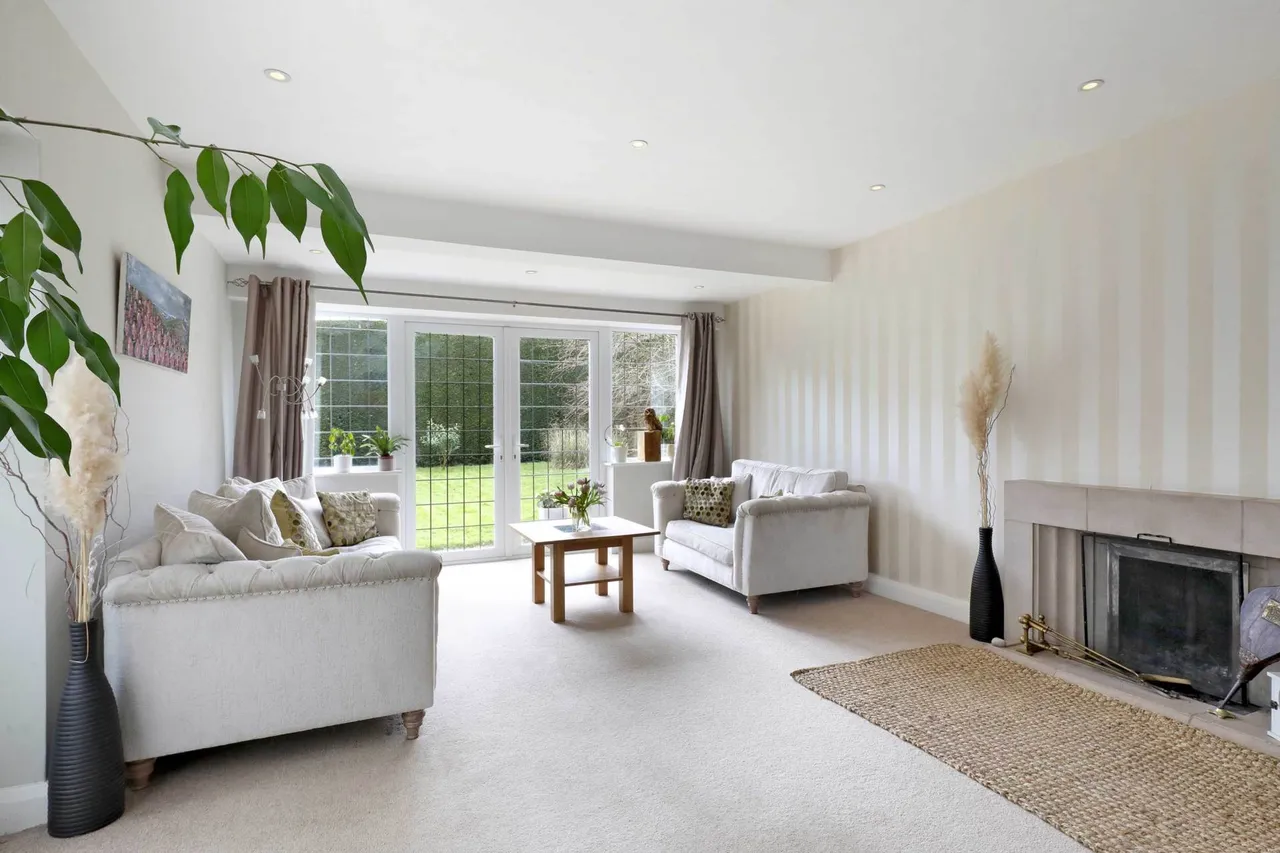 Weedon Hill, Hyde Heath, photo 4