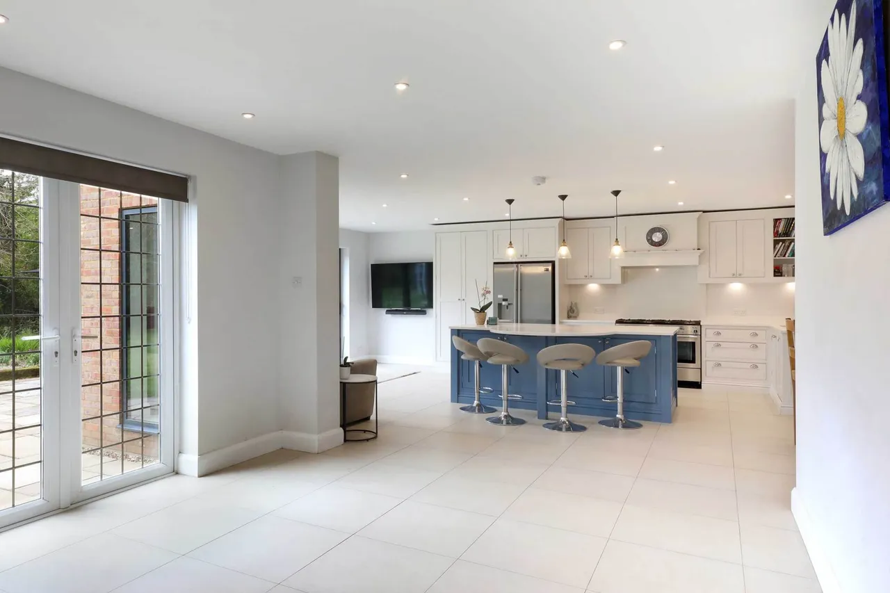 Weedon Hill, Hyde Heath, photo 8