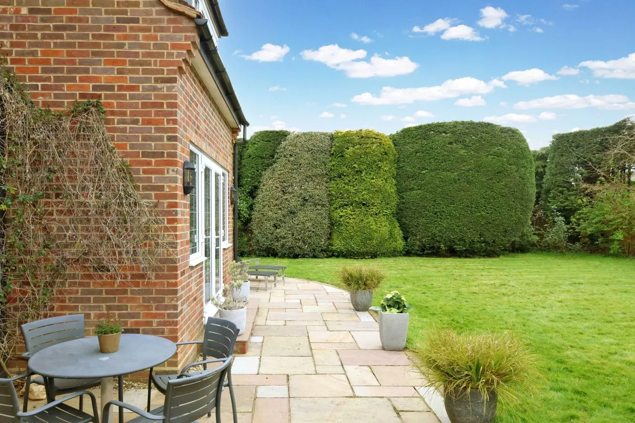 Weedon Hill, Hyde Heath, photo 30