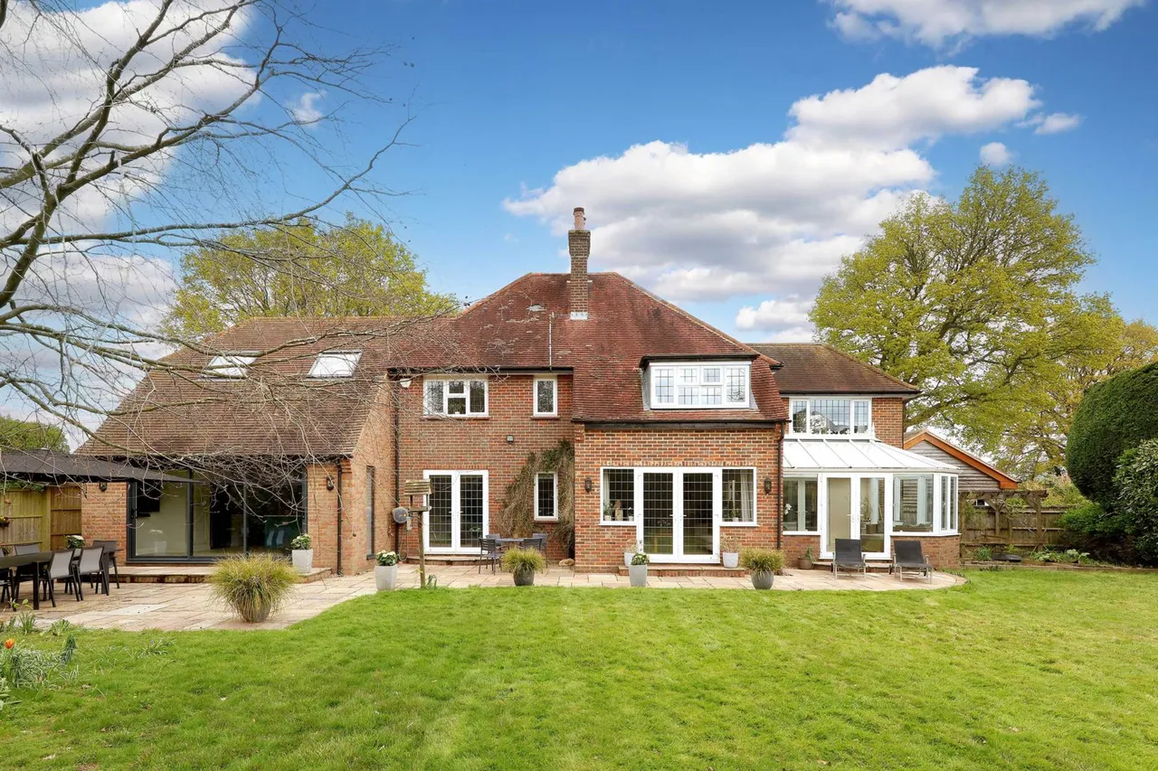 Weedon Hill, Hyde Heath, photo 2